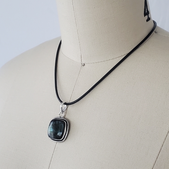 Handmade Labradorite Gemstone Set in 925 Sterling Silver Pendant 1.38", NWT - Picture 12 of 13